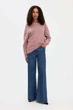 Laden Sie das Bild in den Galerie-Viewer, Soft Wool V-Neck Sweater, Light Pink
