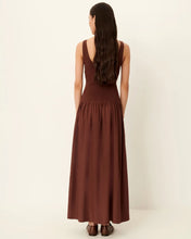 Laden Sie das Bild in den Galerie-Viewer, SOLAO Kleid, Brownwhisky
