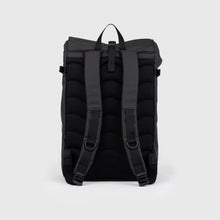 Laden Sie das Bild in den Galerie-Viewer, STREAM Slim Rolltop Rucksack L Schwarz
