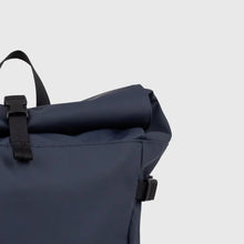 Laden Sie das Bild in den Galerie-Viewer, STREAM Slim Rolltop Rucksack L, Navy
