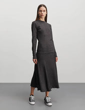 Laden Sie das Bild in den Galerie-Viewer, Lurex Tuba Langarmshirt Schwarz/Gun Metal
