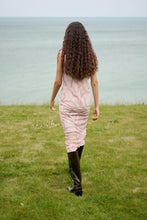 Laden Sie das Bild in den Galerie-Viewer, VITA Scribble Maxikleid, Rouge
