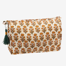 Load image into Gallery viewer, Quilted cotton washbag, White
