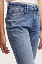 Laden Sie das Bild in den Galerie-Viewer, Margot FMNWL Natural Worn-In Hellindigo
