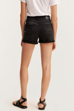 Laden Sie das Bild in den Galerie-Viewer, Bardot Shorts Schwarz Getragen
