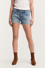 Laden Sie das Bild in den Galerie-Viewer, Monroe Shorts Hell ausgewaschen
