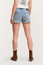 Laden Sie das Bild in den Galerie-Viewer, Monroe Shorts Hell ausgewaschen
