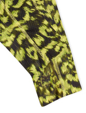 Laden Sie das Bild in den Galerie-Viewer, Bassum Leggings Animal AOP Nachtkerze
