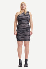 Laden Sie das Bild in den Galerie-Viewer, Josie Kurzarmkleid Allover-Print 8211 Grey Tide
