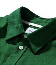 Load image into Gallery viewer, Osvald Corduroy sporting green
