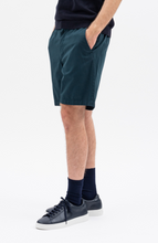 Laden Sie das Bild in den Galerie-Viewer, Ezra Light Twill Shorts Tiefes Marineblau
