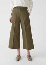 Load image into Gallery viewer, Frame Trousers khaki green
