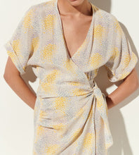 Laden Sie das Bild in den Galerie-Viewer, SISTA SARI Kleid Sweet Paraiso
