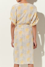 Laden Sie das Bild in den Galerie-Viewer, SISTA SARI Kleid Sweet Paraiso
